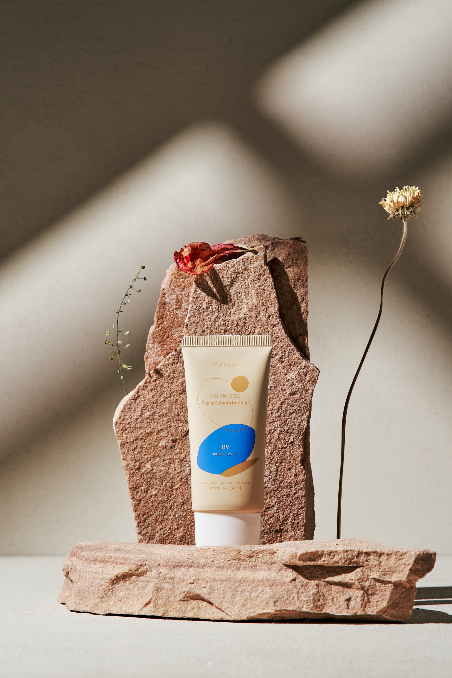 12GRABS Dendropanax Morbiferus Vegan Sunscreen Essence SPF50+ PA++++