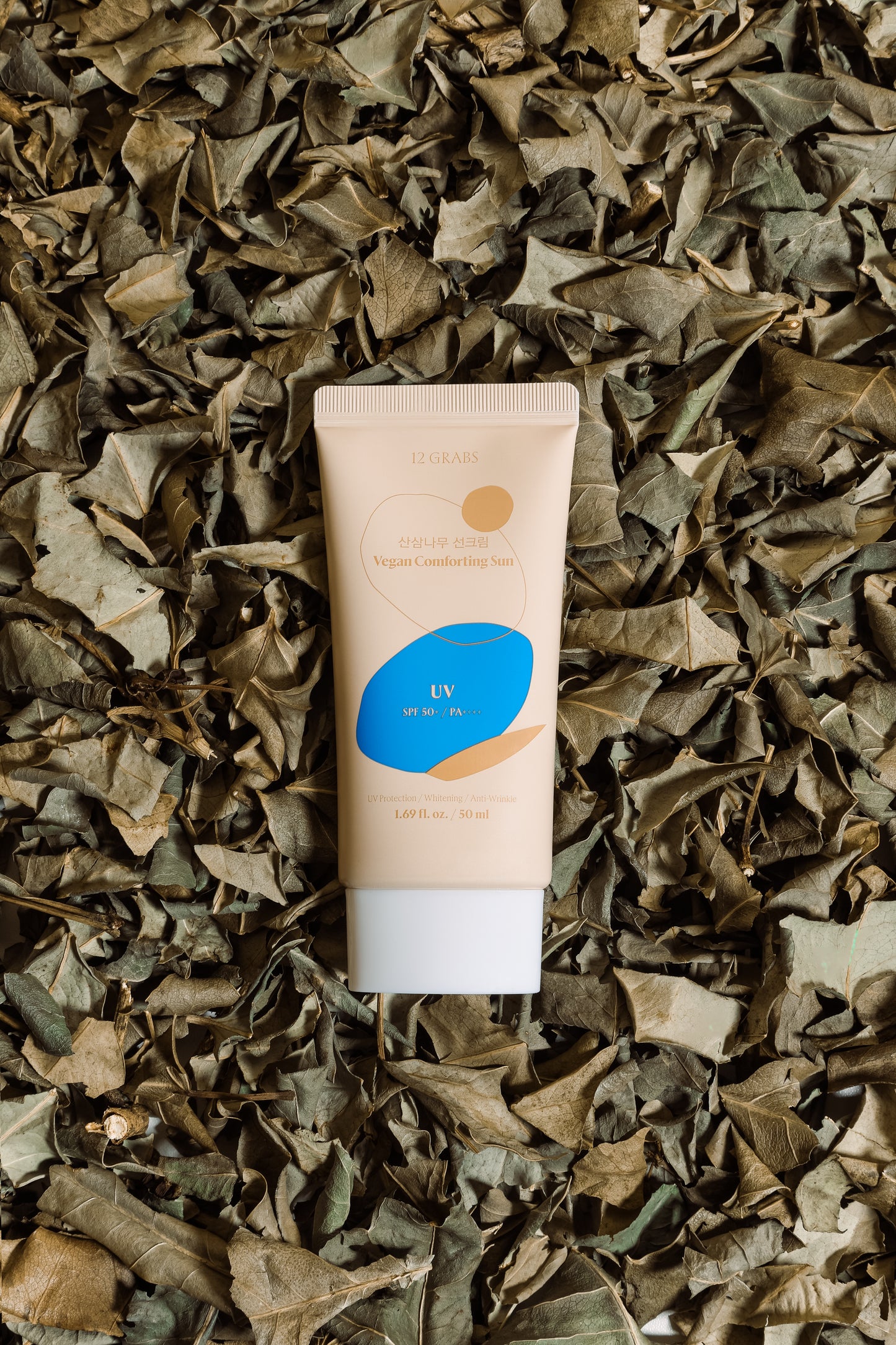 12GRABS Dendropanax Morbiferus Vegan Sunscreen Essence SPF50+ PA++++