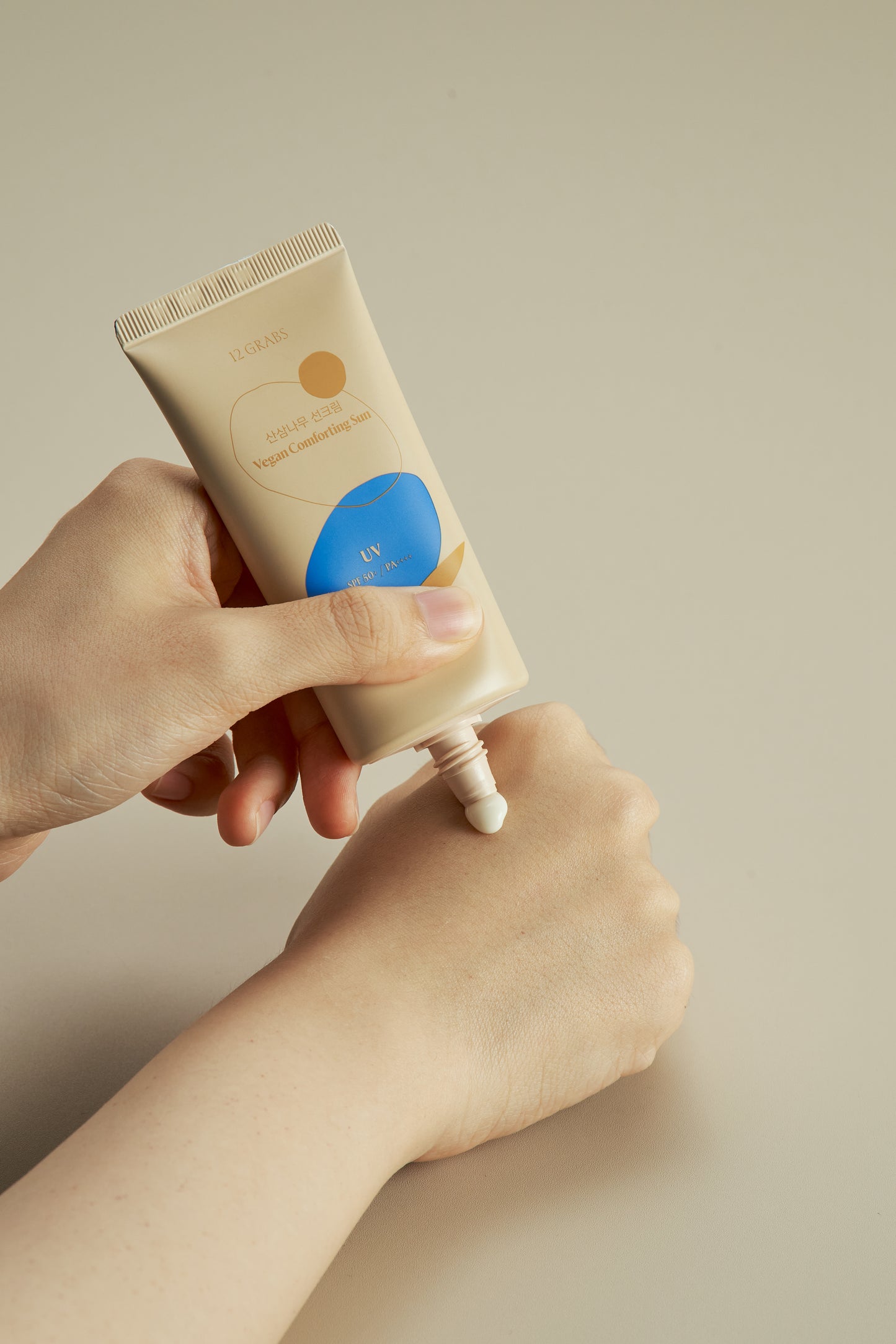 12GRABS Dendropanax Morbiferus Vegan Sunscreen Essence SPF50+ PA++++