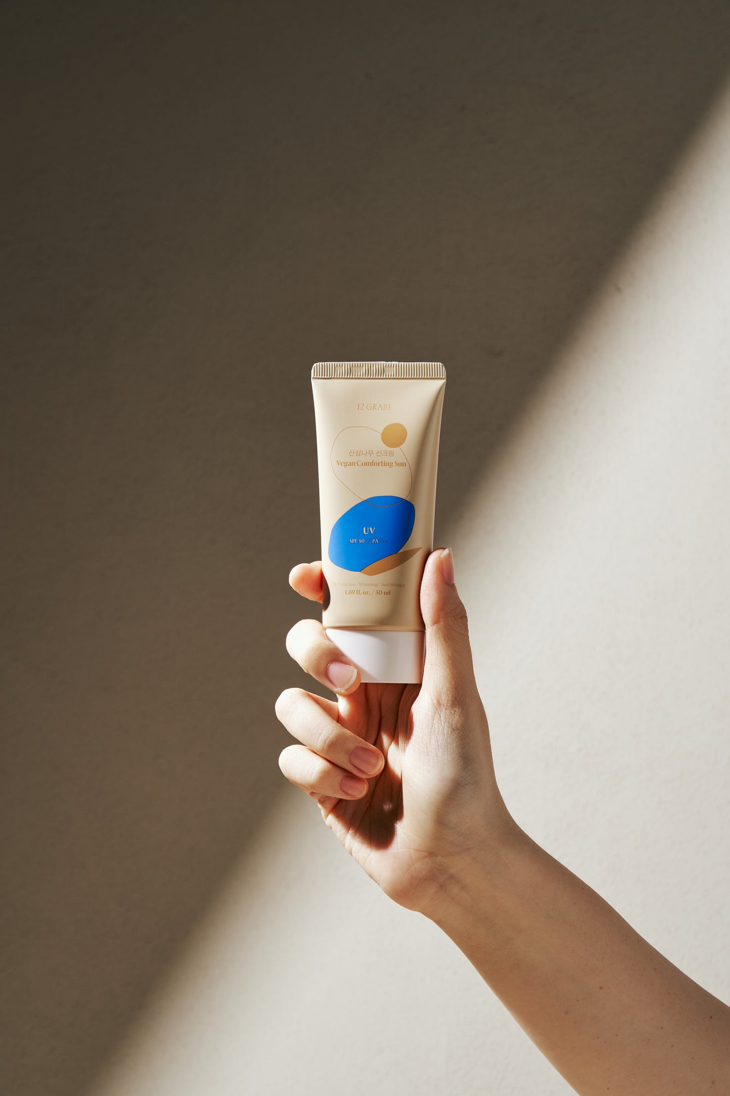 12GRABS Dendropanax Morbiferus Vegan Sunscreen Essence SPF50+ PA++++